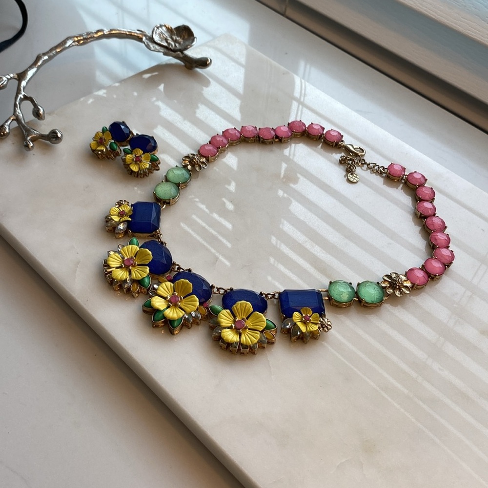Gorgeous flowered jeweled Necklace and Earrings SET.
Multicolor 🌺🌸🌼Talbots - Picture 9 of 9